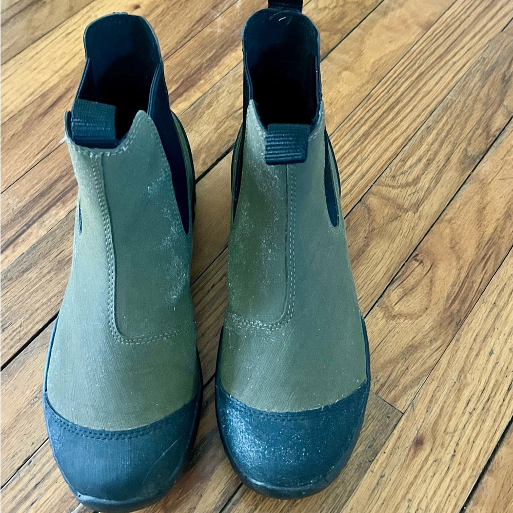 Women’s rain boot. Waterproof